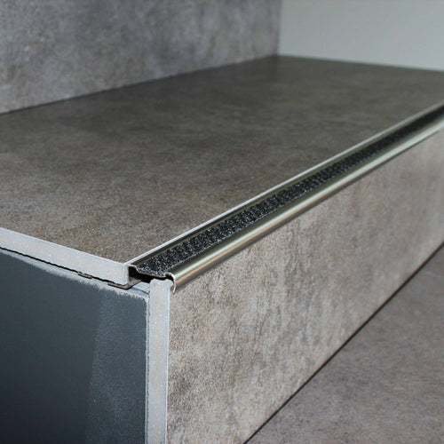 Treppenstufenprofil mit Einlage 13 mm DIAMONDSTEP Aluminium eloxiert neutral black 9mm 250cm