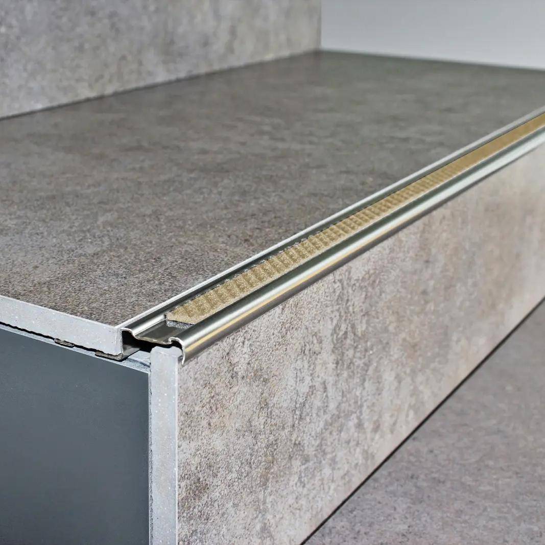 Treppenstufenprofil mit Einlage 13 mm DIAMONDSTEP Edelstahl (V2A/304) sand 11mm 250cm