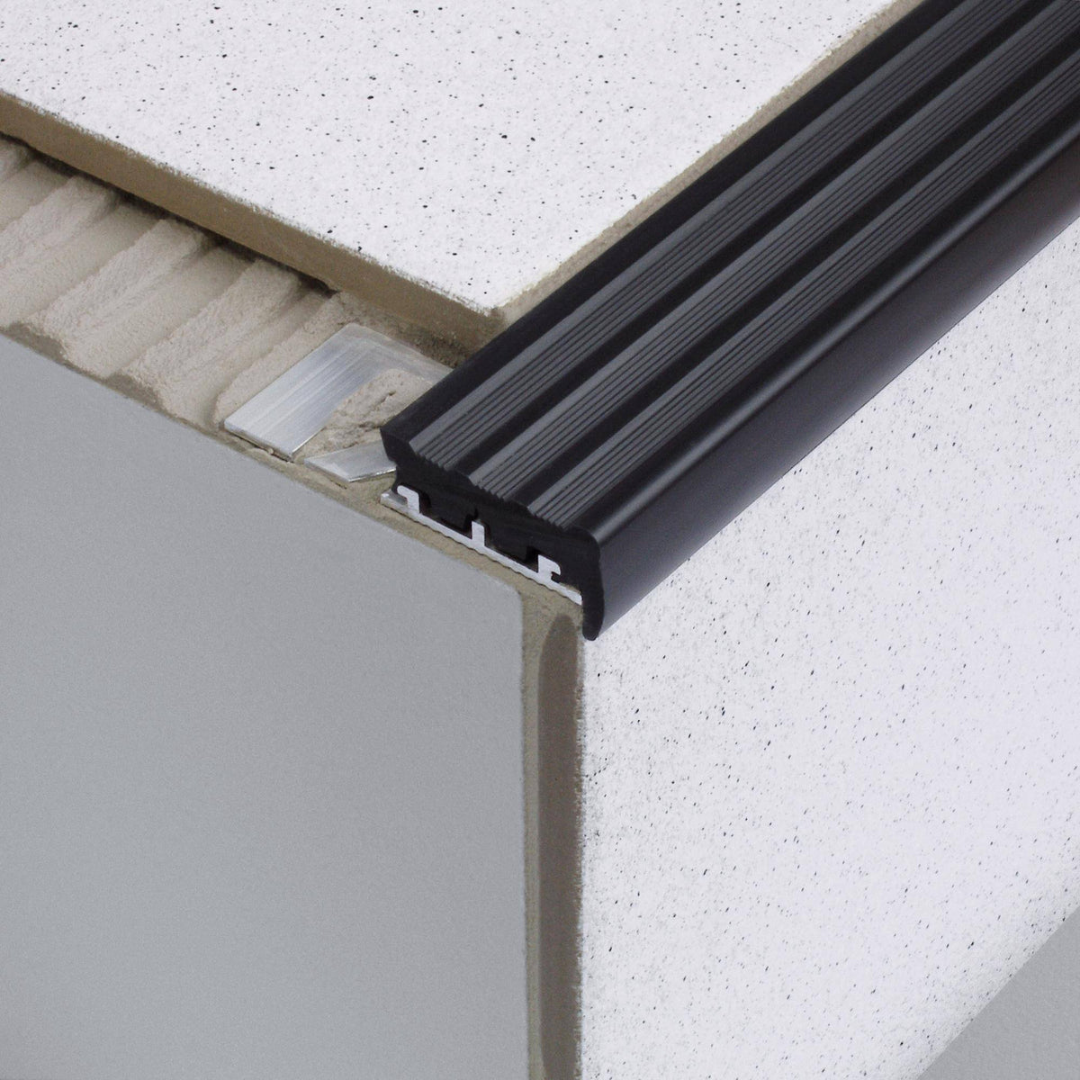 Treppenstufenprofil DURASTEP JUMBO Aluminium schwarz 9mm 250cm