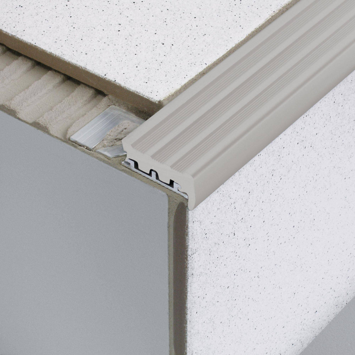 Treppenstufenprofil DURASTEP JUMBO Aluminium grau 11mm 250cm