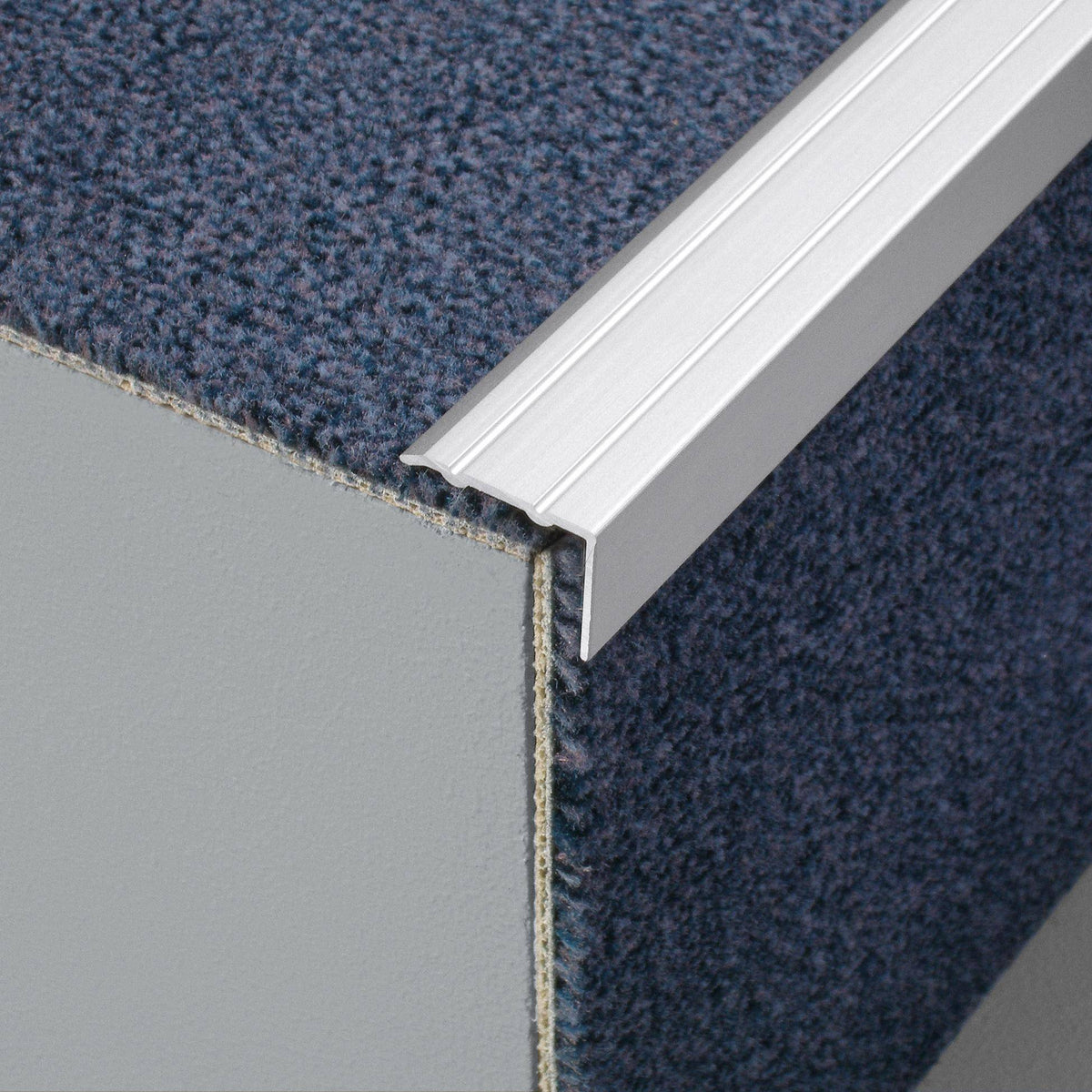 Treppenstufenprofil ungebohrt PROTECT Aluminium eloxiert silber 10mm 270cm