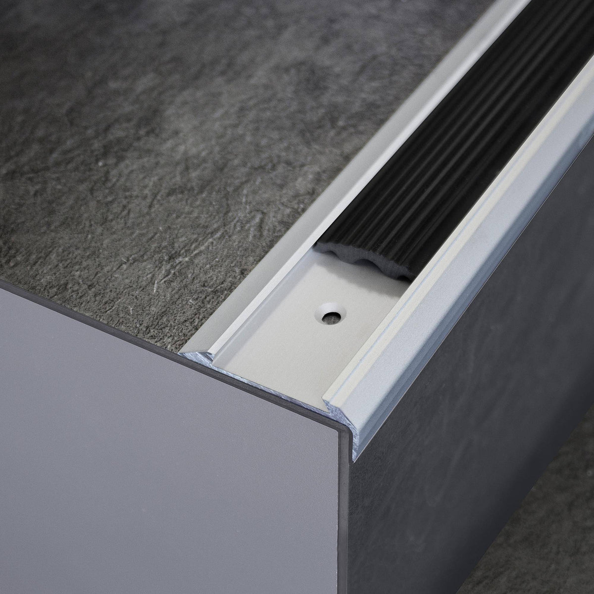 Treppenstufenprofil TREPPENWINKEL Aluminium eloxiert silber 12mm 250cm