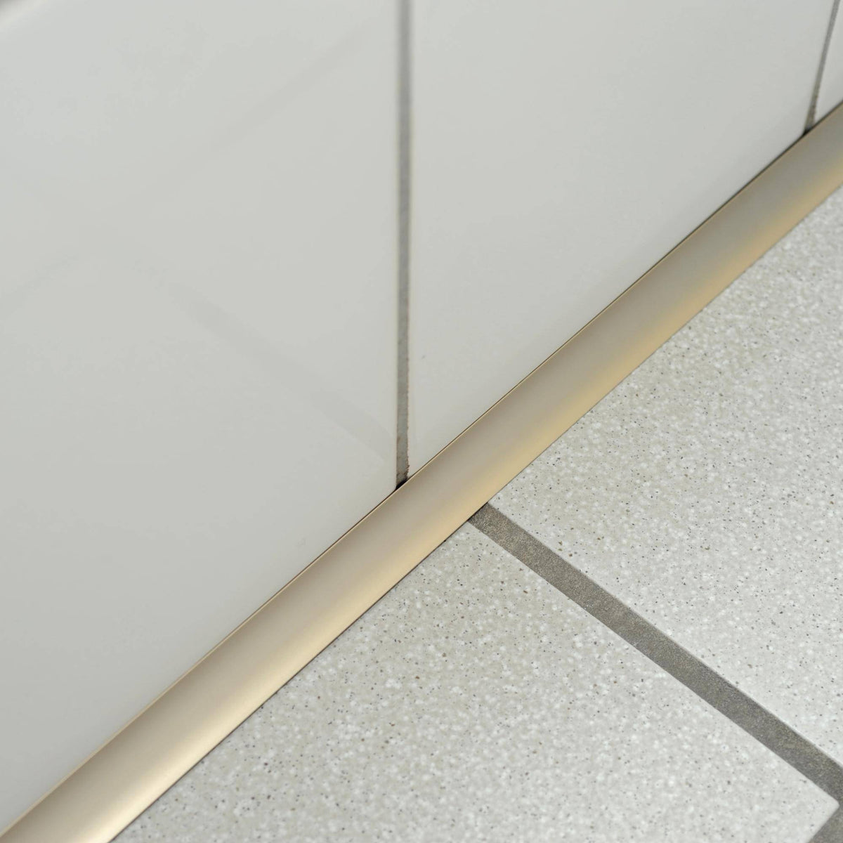 Profil de jonction mur/sol DURAL T-COVE aluminium anodisé titane 12mm 250cm
