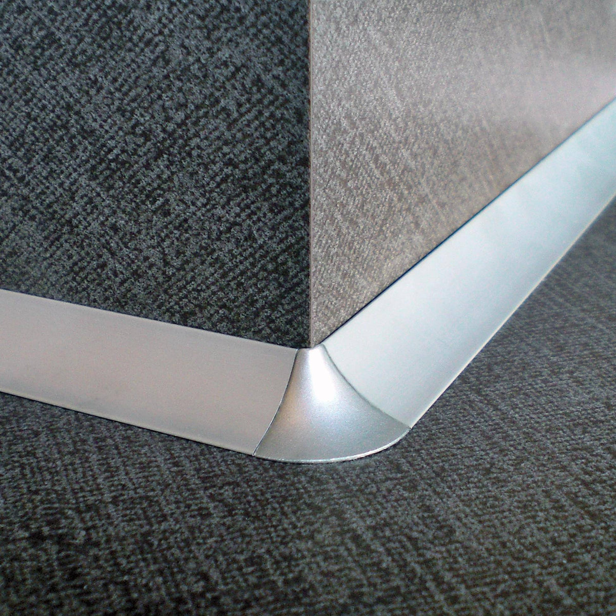 DURAL Angle extérieur T-COVE Métal coulé sous pression anodisé brillant argent 22mm