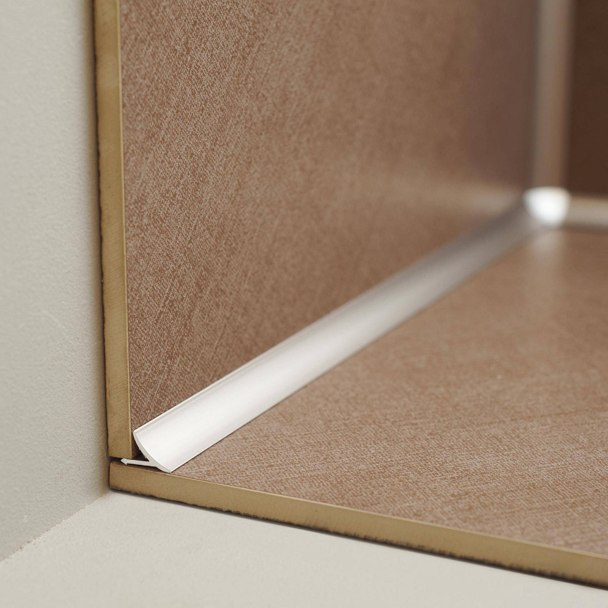 Profil de jonction mur/sol DURAL T-COVE aluminium anodisé argent 22mm 250cm