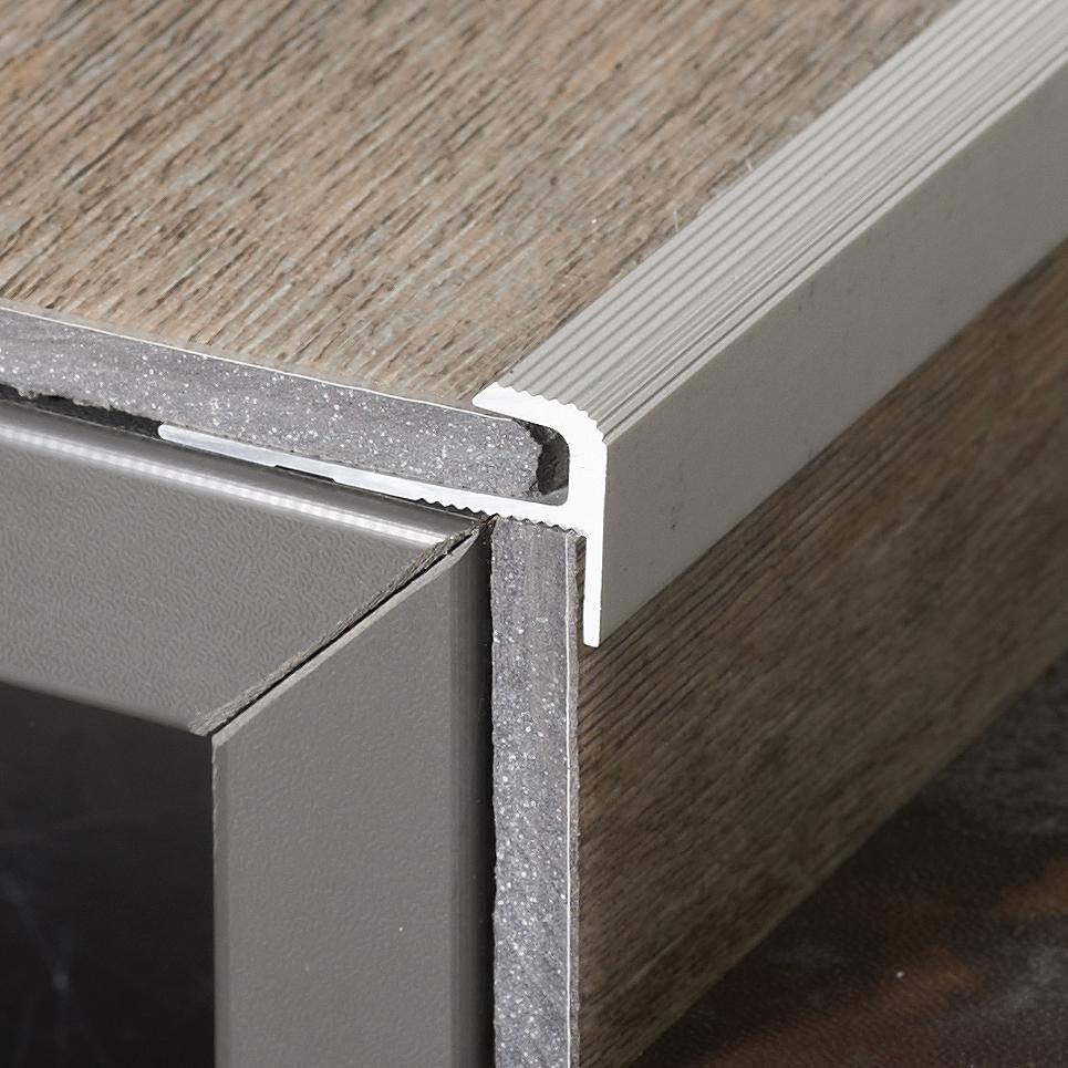 Treppenstufenprofil DURASTEP JUMBO Aluminium eloxiert silber 5mm 270cm