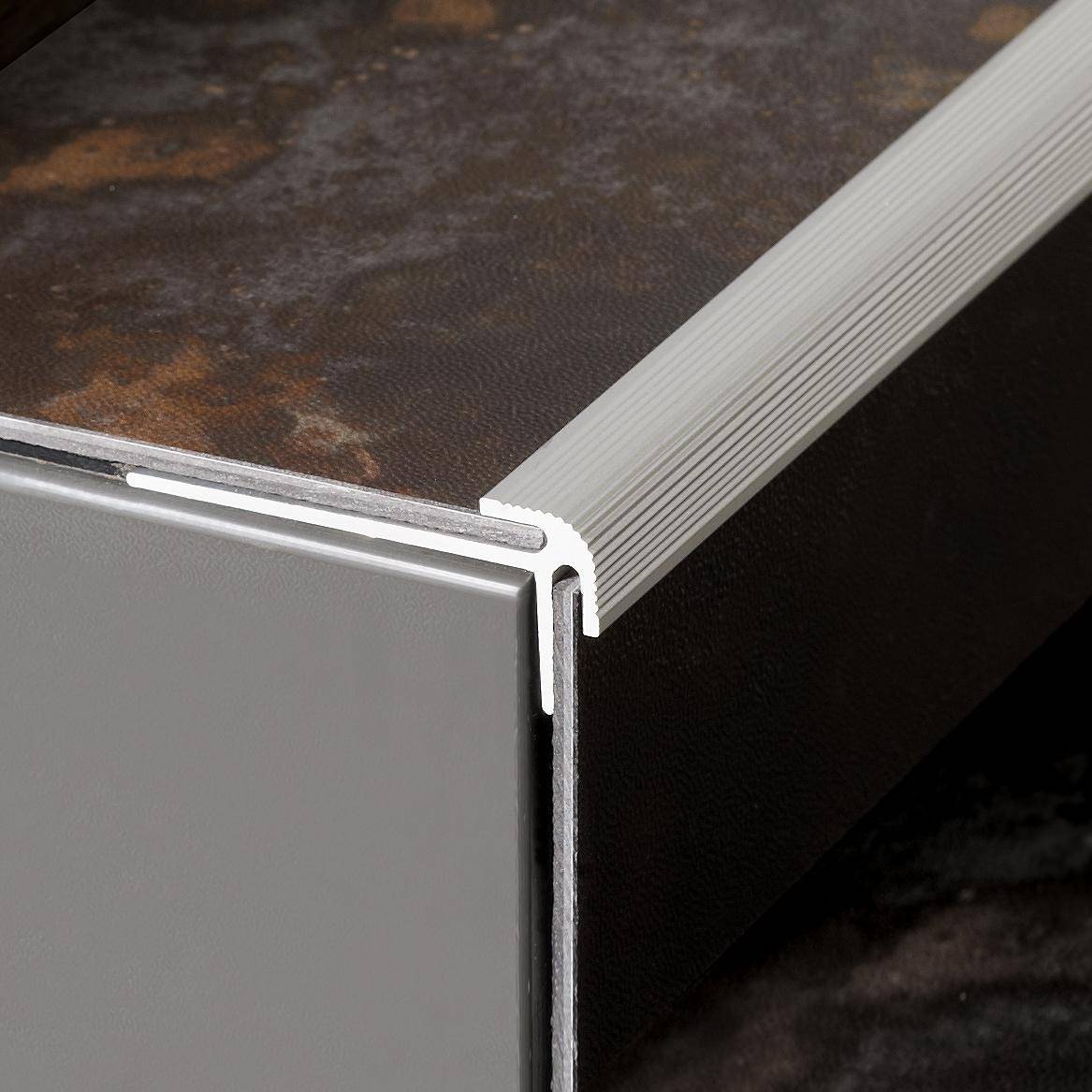 Treppenstufenprofil DURASTEP JUMBO Aluminium eloxiert silber 2.5mm 300cm