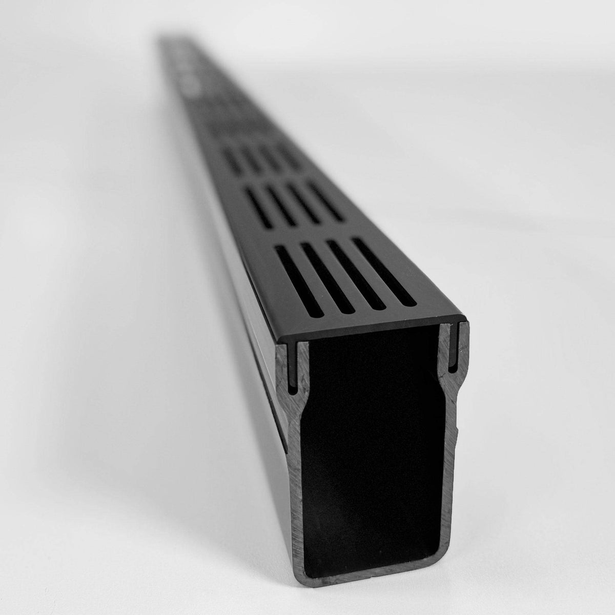 Entwässerungsrinne U-DRAIN PRO Aluminium eloxiert schwarz 100mm 200cm