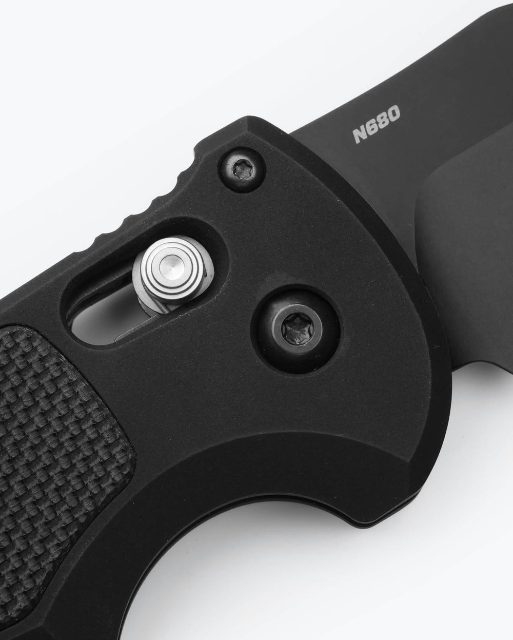 Auto Triage® AXIS Lock Mechanism Close-Up - N680 Steel Detail | Benchmade Knife Co.